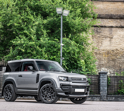 Фото дисков Kahn Type 57 RS на Land Rover Defender II