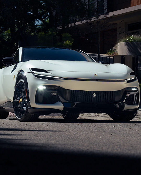Фото дисков NF11 Черный глянец на Ferrari Purosangue