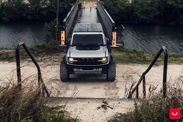 Фото дисков Vossen HFX-1 (6-Lug) Черный глянец на Ford Bronco