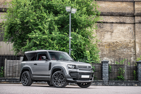 Фото дисков Kahn Type 57 RS Черный матовый на Land Rover Defender II