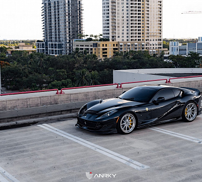 Фото дисков Anrky AN38 на Ferrari 812