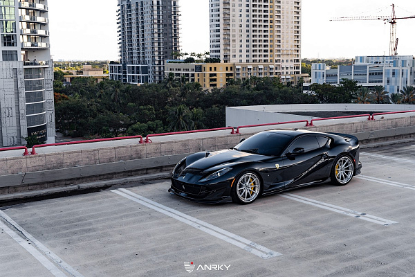 Фото дисков Anrky AN38 Глянцевый лак на Ferrari 812