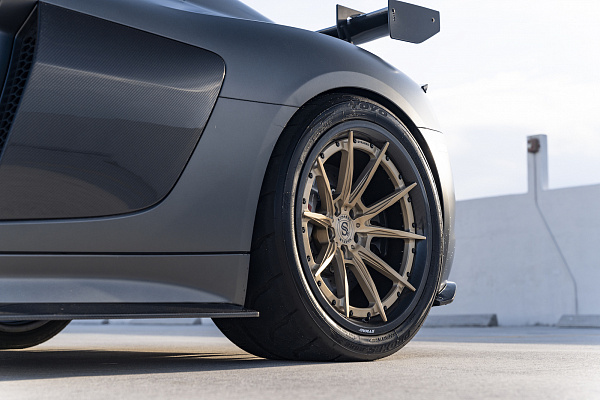 Фото дисков Strasse Wheels SV10 Track Сатиновая шампань на Audi R8 (4S)