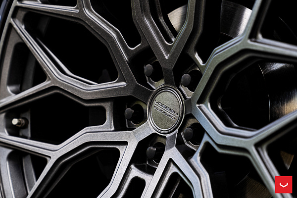 Фото дисков Vossen HF-2 Сатиновый графит на  Lexus LS V