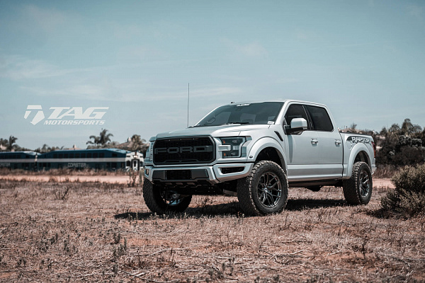 Фото дисков HRE P161 Глянцевый темный лак на Ford F-150 XIII