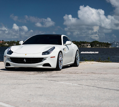 Фото дисков HRE P201 на Ferrari FF