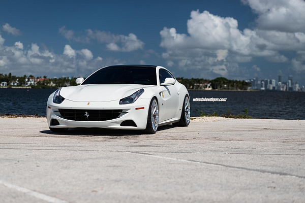Фото дисков HRE P201 Полированный лак на Ferrari FF