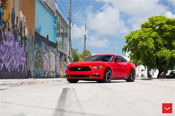 Фото дисков Vossen VFS-5 Глянцевый графит на Ford Mustang VI