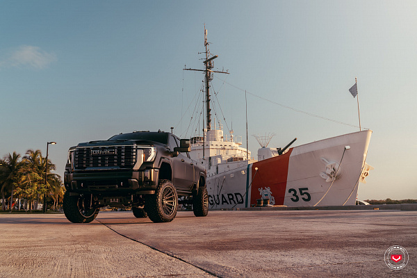 Фото дисков Vossen VFX-03 Глянцевый темный лак на GMC Sierra IV