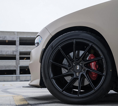 Фото дисков Savini BM15 на Dodge Charger VII