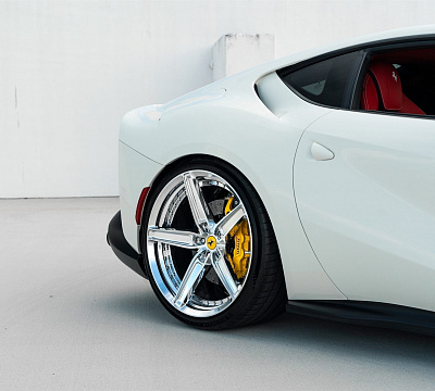 Фото дисков Anrky AN25 на Ferrari 812