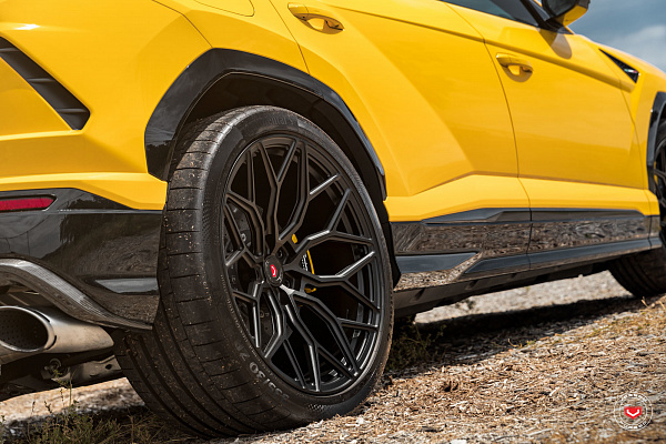 Фото дисков Vossen S17-01 Черный сатин на Lamborghini Urus