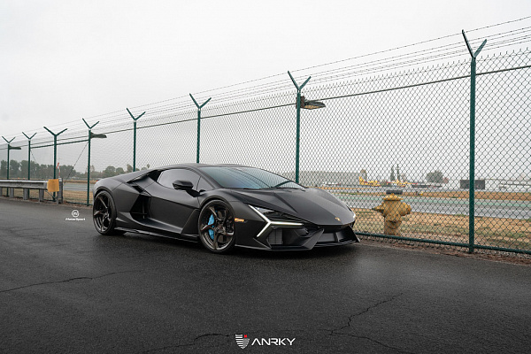 Фото дисков Anrky XR-205 Черный глянец на Lamborghini Revuelto