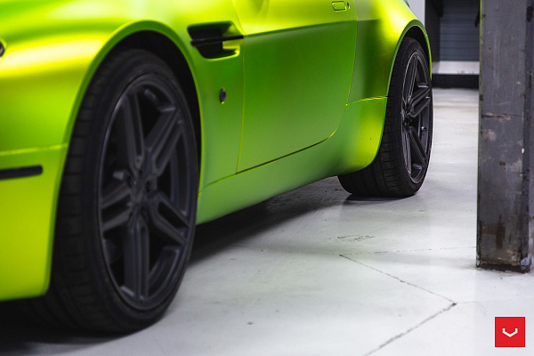 Фото дисков Vossen HF-1 Сатиновый графит на Aston Martin Vantage 3