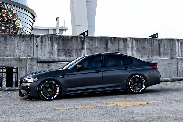 Фото дисков Strasse Wheels S5 Track Черный сатин на BMW 5/M5 (G30/F90)