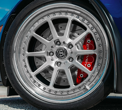 Фото дисков Strasse Wheels R10 Track на Chevrolet Corvette C6