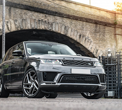 Фото дисков Kahn Type 52 RS на Range Rover Sport II