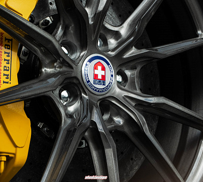 Фото дисков HRE P104SC на Ferrari SF90