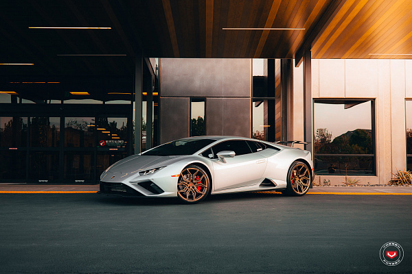 Фото дисков Vossen EVO-3R Сатиновая бронза на Lamborghini Huracan