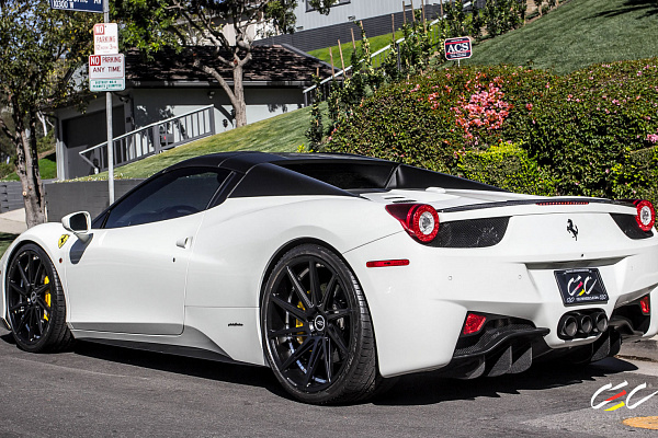 Фото дисков CEC C26 Черный глянец на Ferrari 458