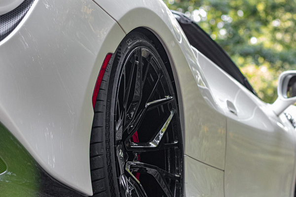 Фото дисков Brixton Forged PF10 Черный глянец на Ferrari F8
