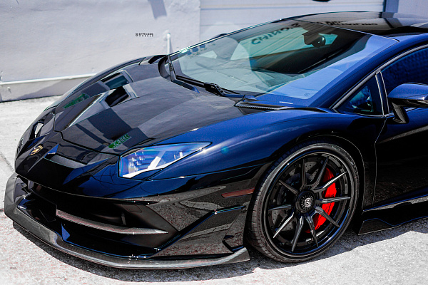 Фото дисков Strasse Wheels SV10 Deep Concave FS Черный сатин на Lamborghini Aventador