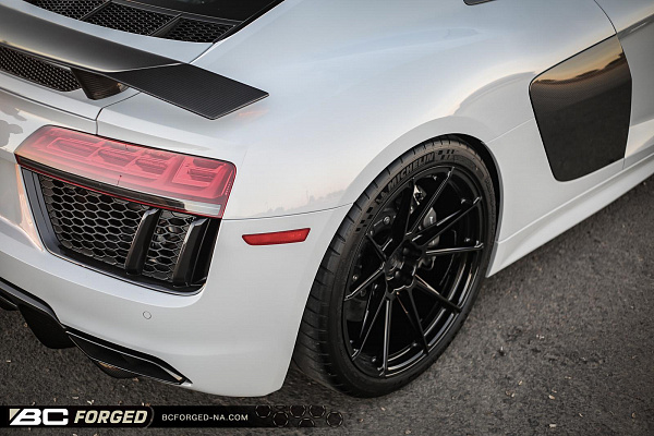 Фото дисков BC Forged EH182 Черный глянец на Audi R8 (4S)