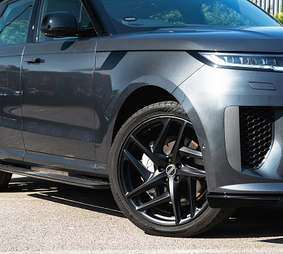 Фото дисков Kahn Type 52 RS на Range Rover Sport III