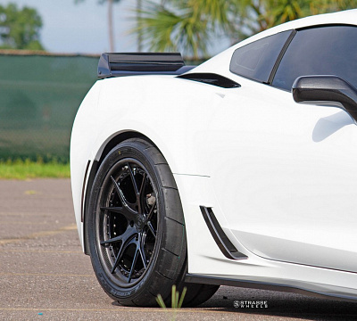 Фото дисков Strasse Wheels SM5R Deep Concave FS на Chevrolet Corvette C7