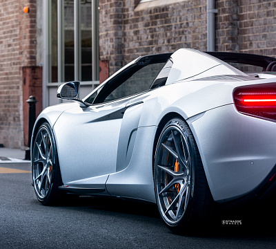 Фото дисков Strasse Wheels SM5R Deep Concave FS на McLaren 650S