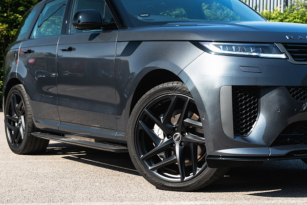 Фото дисков Kahn Type 52 RS Черный сатин на Range Rover Sport III