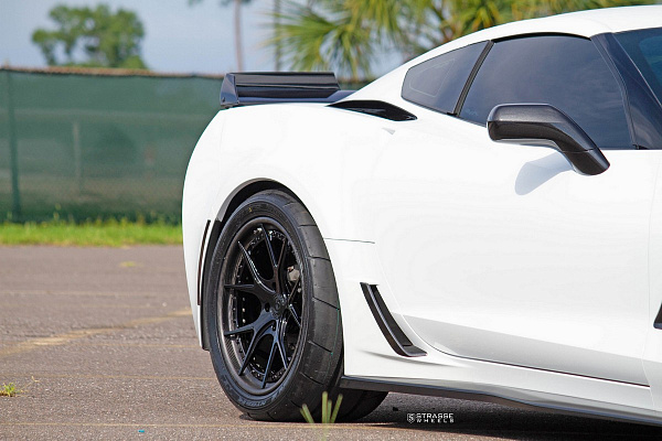 Фото дисков Strasse Wheels SM5R Deep Concave FS Другой цвет на Chevrolet Corvette C7