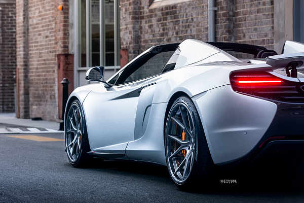 Фото дисков Strasse Wheels SM5R Deep Concave FS Сатиновый тонированный лак на McLaren 650S