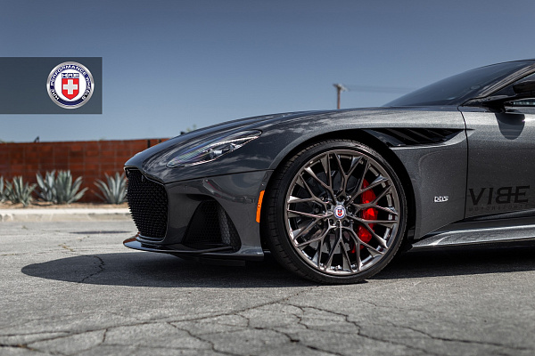 Фото дисков HRE P200 Глянцевый темный лак на Aston Martin DBS 3