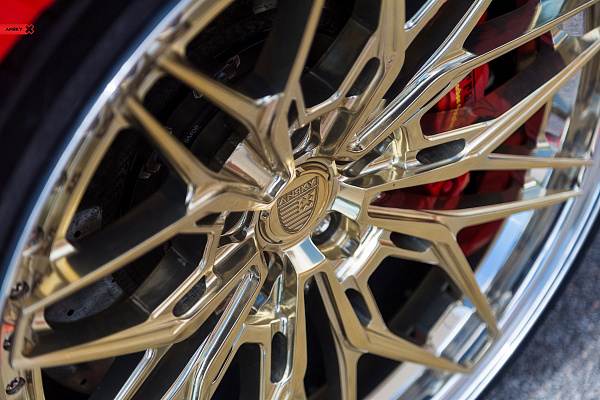Фото дисков Anrky S3-X1 Глянцевое золото на Ferrari F8
