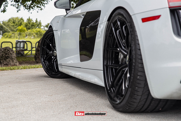 Фото дисков HRE S101SC Черный глянец на Audi R8 (4S)