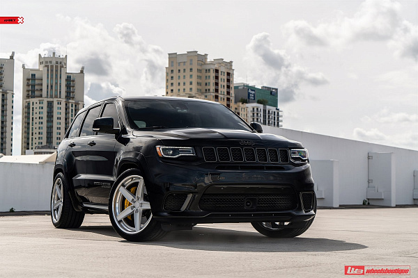 Фото дисков Anrky AN35 Сатиновый лак на Jeep Grand Cherokee IV