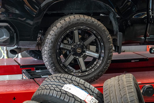 Фото дисков 4PLAY 4P63 Черный глянец на Chevrolet Silverado IV