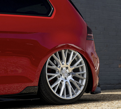 Фото дисков Rotiform LSE на Volkswagen Golf VII