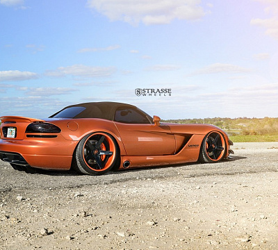 Фото дисков Strasse Wheels S5 Deep Concave на Dodge Viper