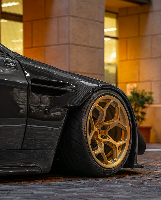 Фото дисков Raijin Глянцевая шампань на Aston Martin Vantage 3
