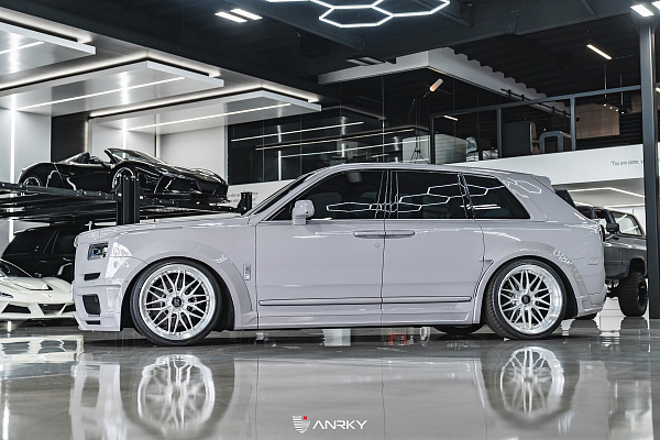 Фото дисков Anrky RS1 Глянцевый лак на Rolls-Royce Cullinan