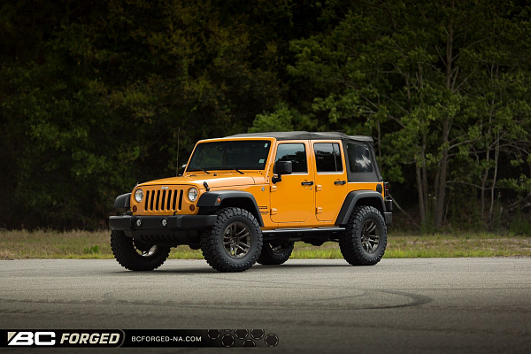Фото дисков BC Forged RZ01 Глянцевый темный лак на Jeep Wrangler III (JK)