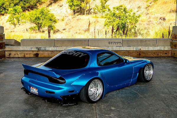 Фото дисков Strasse Wheels SC20 Retro Глянцевый лак на Mazda RX-7 III