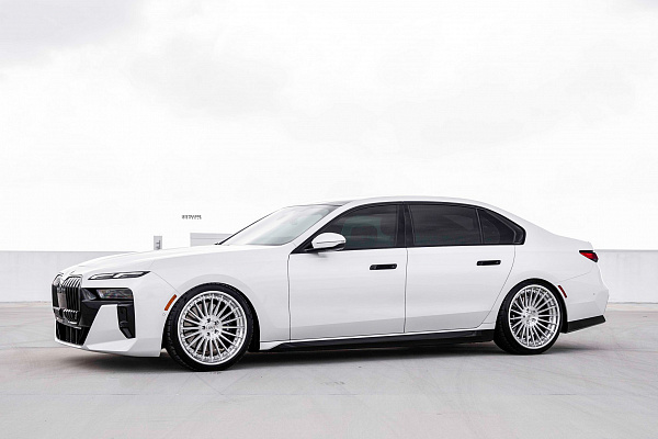 Фото дисков Strasse Wheels SV20 Deep Concave FS Глянцевый лак на BMW 7 (G70)