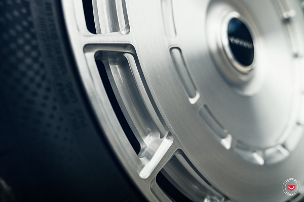 Фото дисков Vossen LC3-11 Глянцевый лак на Land Rover Range Rover V