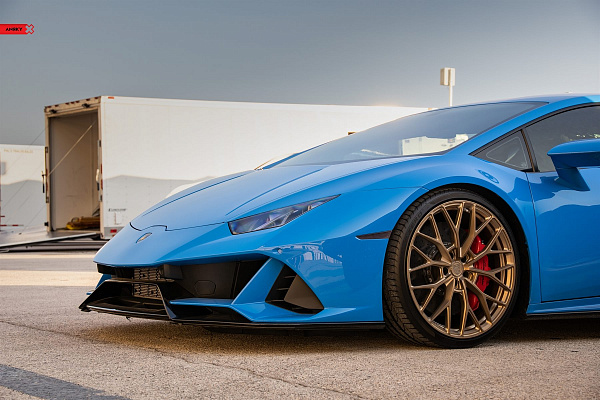 Фото дисков Anrky AN10 Сатиновое золото на Lamborghini Huracan