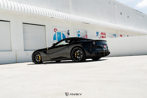 Фото дисков Anrky AN12 Черный глянец на Ferrari F12