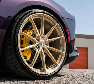 Фото дисков HRE P104SC на Ferrari 812