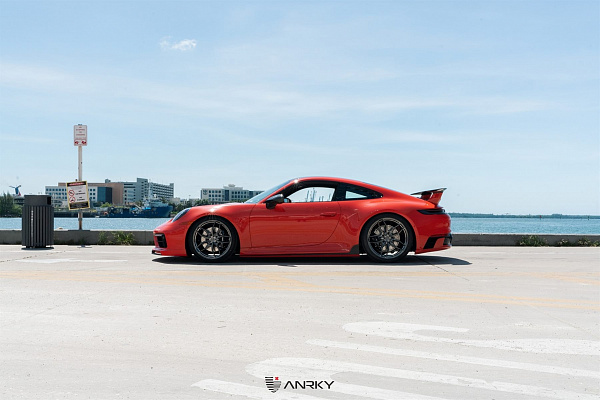 Фото дисков Anrky AN11 Глянцевый темный лак на Porsche 911 VIII